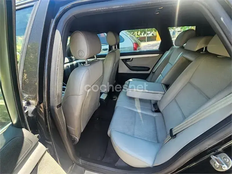 Usado Audi A4 Sport 130 CV (95 kW) 2004 Negro Familiar