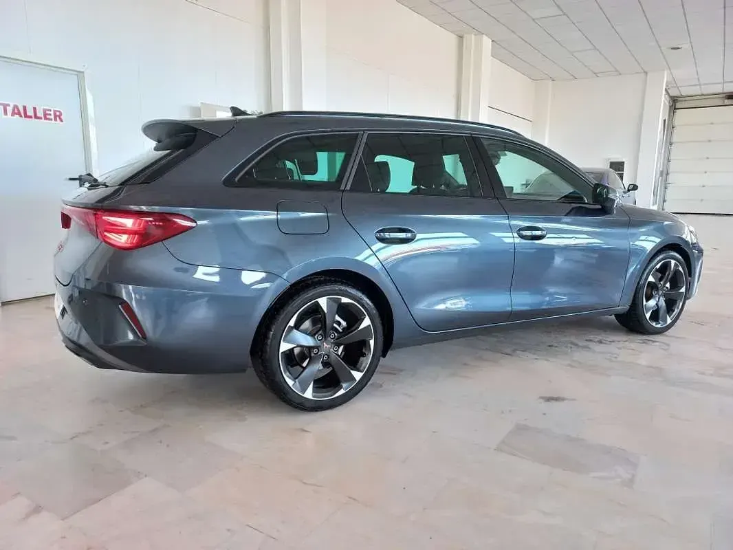 Usado Cupra Leon 150 CV (110 kW) 2025 Gris Familiar