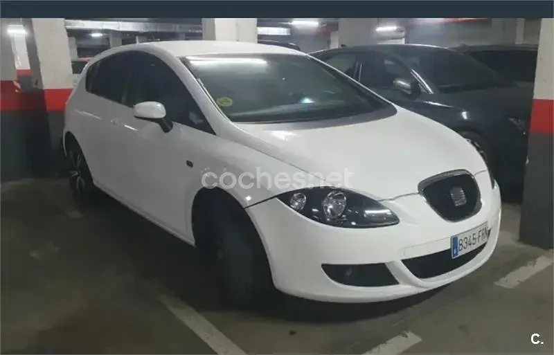 Usado Seat Leon Sport 105 CV (77 kW) 2007 Blanco Utilitario