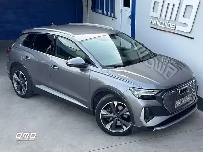 Usado Audi Q4 e-tron S-Line 219 kW (299 CV) 2022 Gris SUV