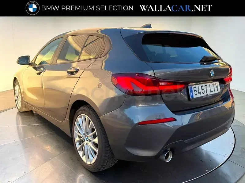 Usado BMW 118 Comfort Edition 136 CV (100 kW) 2021 Gris / plata Utilitario