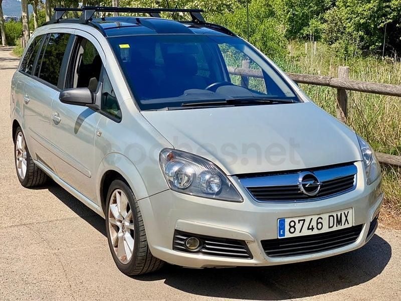 Usado Opel Zafira Cosmo 150 HP (110 kW) 2005 Cinzento Monovolume