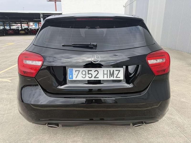 Usado Mercedes A180 Urban 109 CV (80 kW) 2012 Negro Utilitario