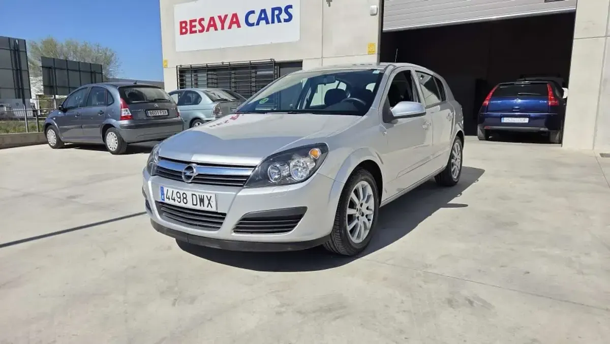 Usado Opel Astra Enjoy 105 CV (77 kW) 2006 Gris Utilitario