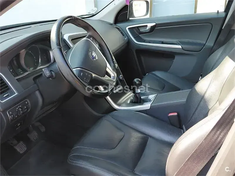 Usado Volvo XC60 Summum 136 CV (100 kW) 2014 Gris / plata SUV