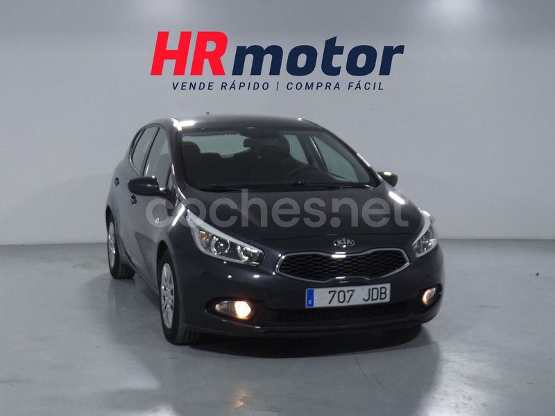 Gris / plata Usado 2015 Kia Ceed GT Berlina | 9290 € (Precio justo) - Imagen 1/4