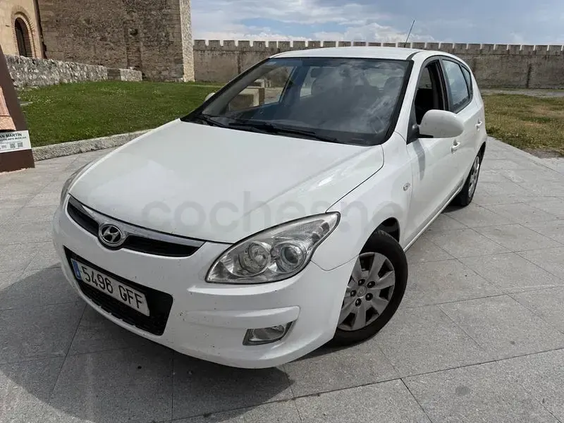 Usado Hyundai i30 Comfort 109 CV (80 kW) 2009 Blanco Berlina