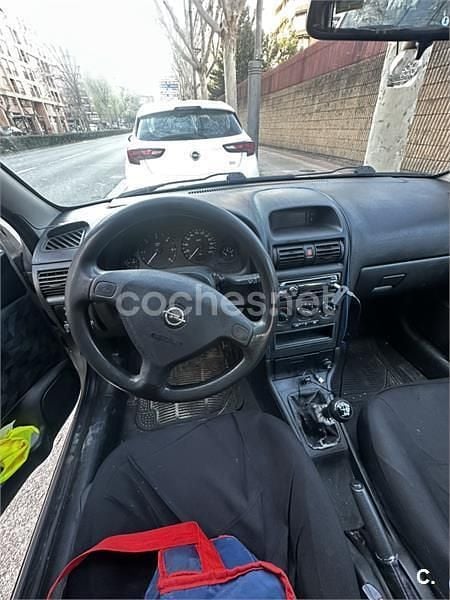 Usado Opel Astra Club 75 CV (55 kW) 2001 Gris / plata Berlina