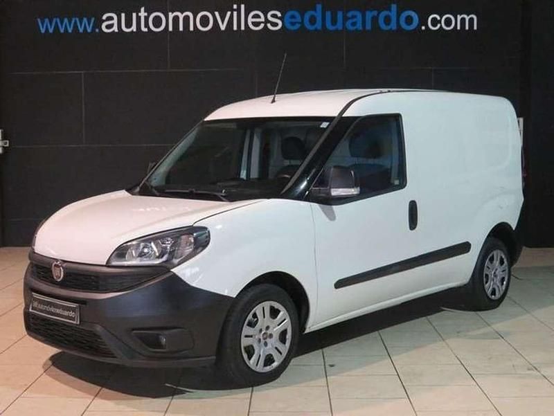 Blanco Usado 2023 Fiat Doblò Monovolumen | 15.500 € (Precio justo) - Imagen 1/4
