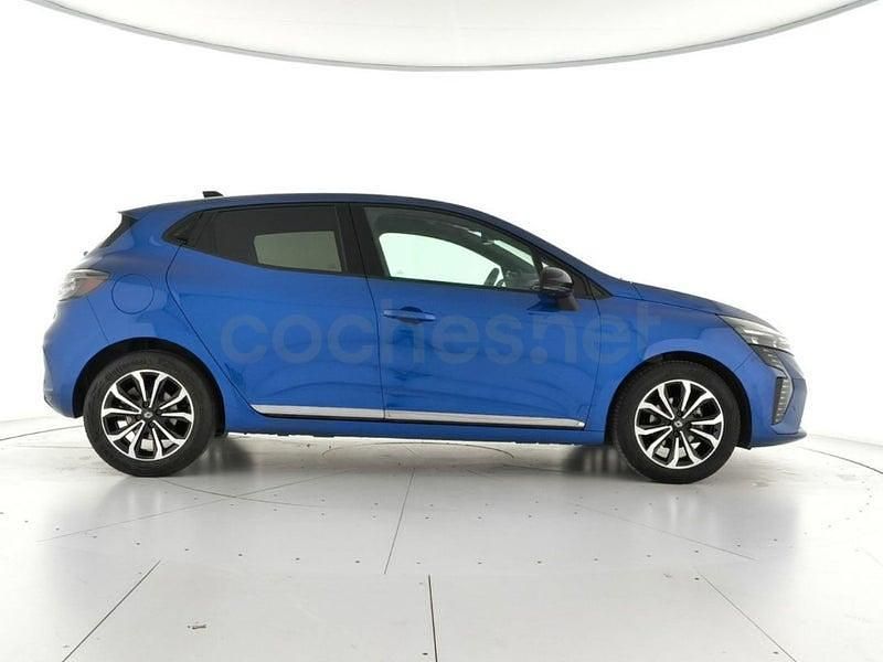 Begagnad Renault Clio V Techno 100 HK (73 kW) 2025 Blå Sedan