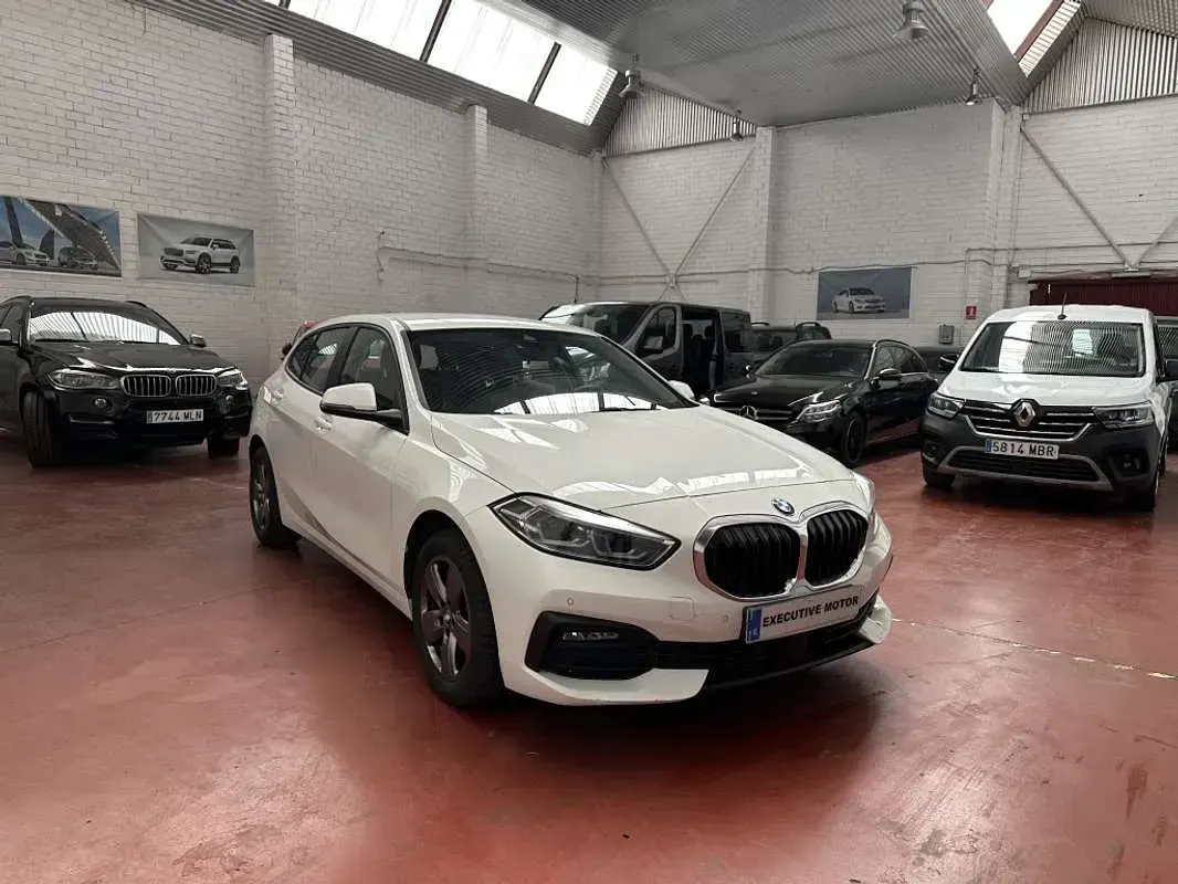 Usado BMW 116 Sport Line 116 CV (85 kW) 2023 Blanco Utilitario