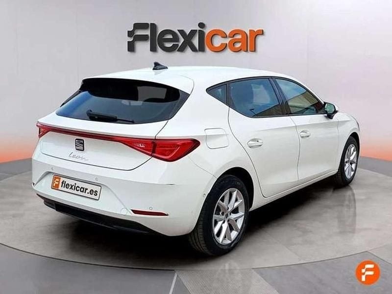 Usado Seat Leon Style 131 CV (96 kW) 2023 Blanco Utilitario