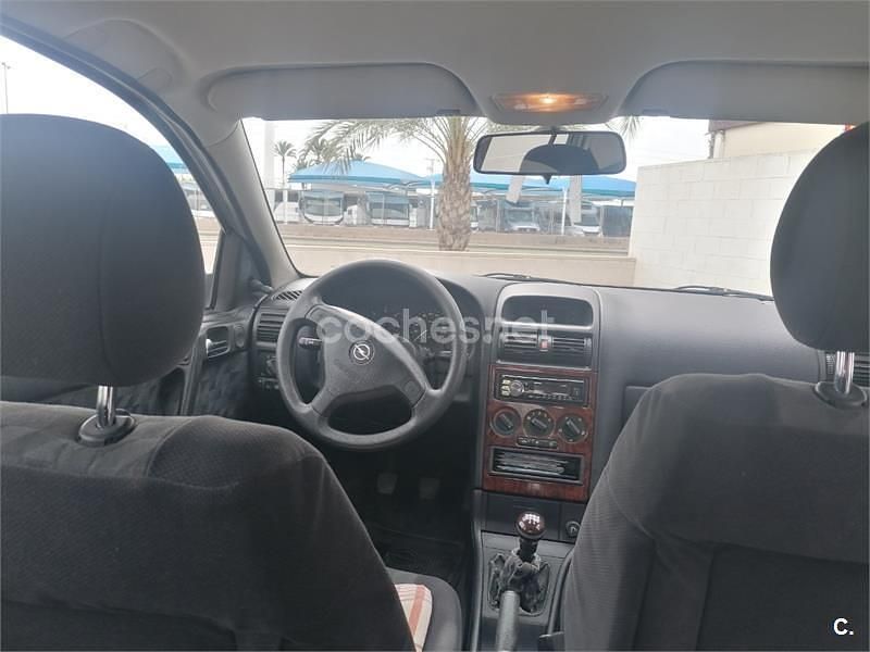 Usado Opel Astra Comfort 100 CV (73 kW) 2001 Gris / plata Berlina