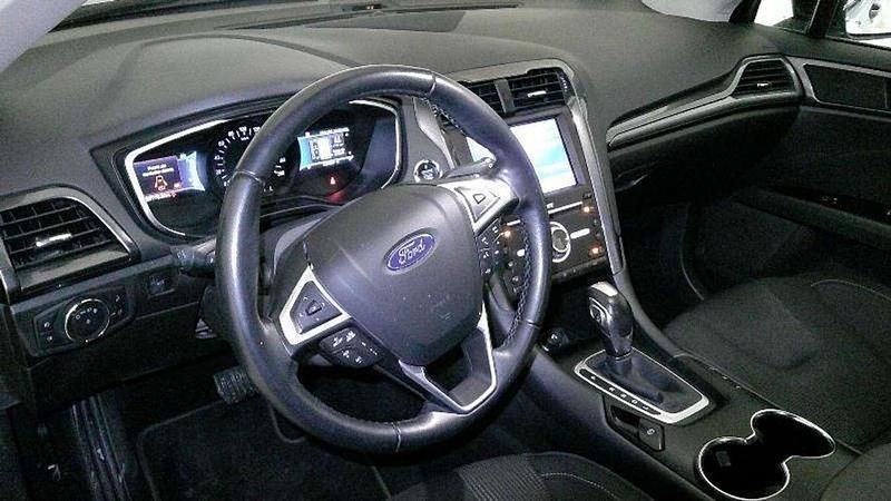 Usado Ford Mondeo Titanium 186 CV (136 kW) 2021 Negro Familiar