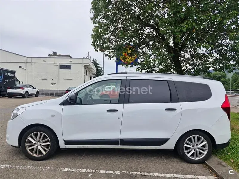 Usado Dacia Lodgy Comfort 95 CV (69 kW) 2020 Blanco Monovolumen