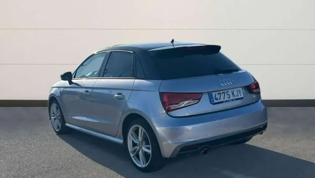 Usado Audi A1 Sportback Ambition 116 CV (85 kW) 2018 Plateado Utilitario