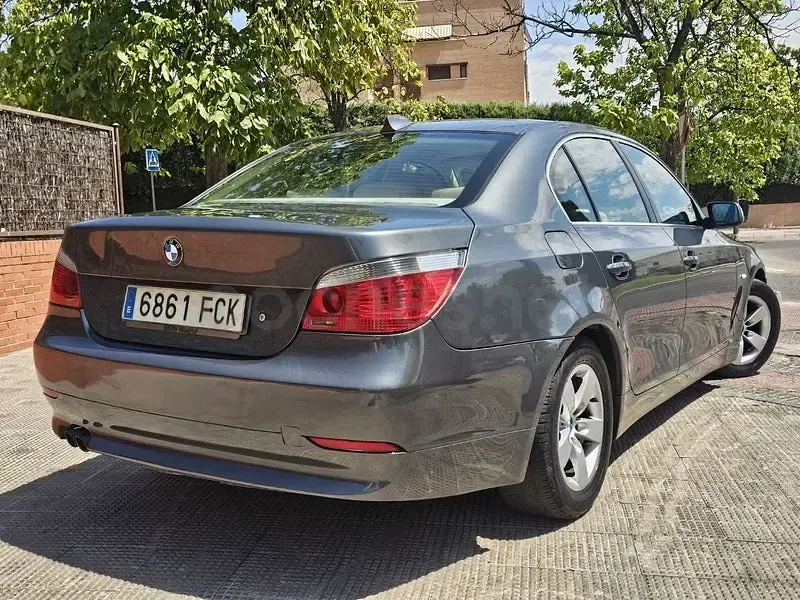 Usado BMW 525 218 CV (160 kW) 2006 Gris / plata Berlina