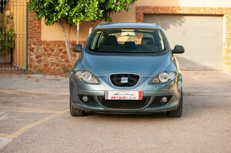 Usado Seat Altea XL Reference 105 CV (77 kW) 2007 Gris / plata Monovolumen