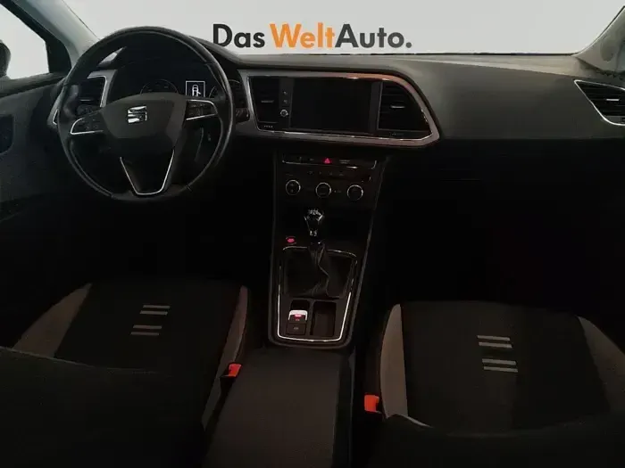 Usado Seat Leon Style 130 CV (95 kW) 2019 Negro