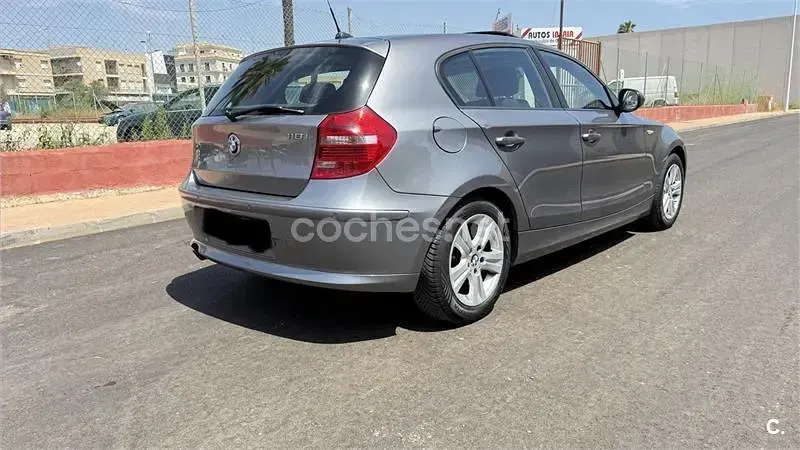 Usado BMW 118 143 CV (105 kW) 2011 Gris / plata Utilitario