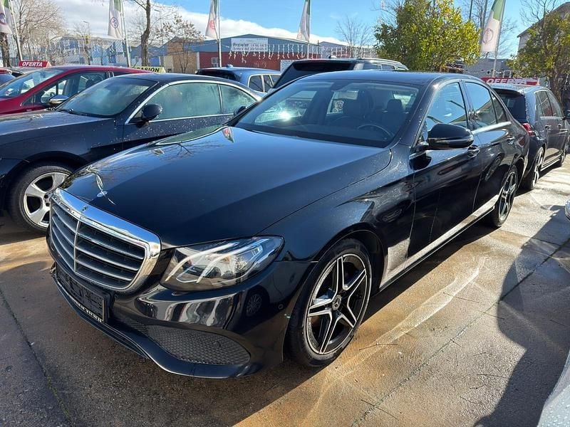 Usado Mercedes E220 195 CV (143 kW) 2019 Negro Berlina