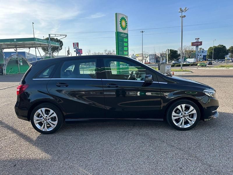 Usado Mercedes B180 109 CV (80 kW) 2018 Negro Monovolumen