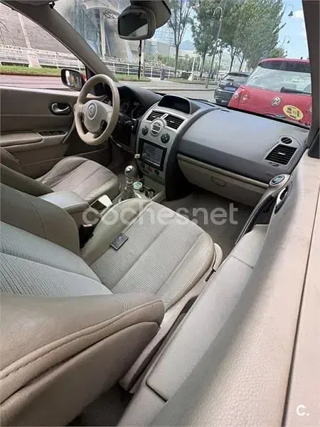 Usado Renault Mégane Cabriolet Dynamique 120 CV (88 kW) 2006 Rojo Descapotable