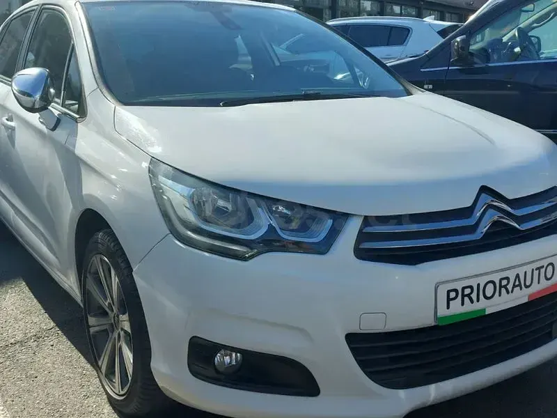 Usado Citroën C4 Shine 120 CV (88 kW) 2016 Blanco Berlina