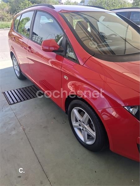 Usado Seat Altea XL Style 105 CV (77 kW) 2013 Rojo Monovolumen