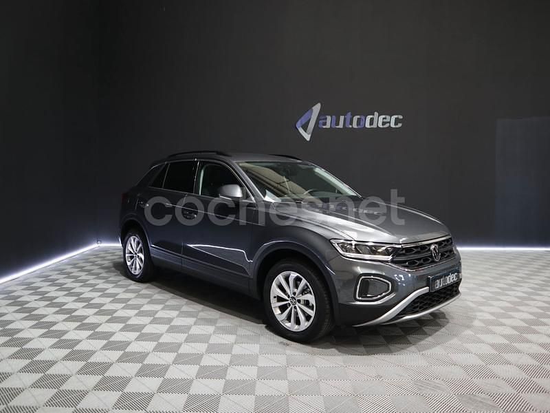 Gris / plata Usado 2023 VW T-Roc Life SUV | 23.990 € (Precio justo) - Imagen 1/4