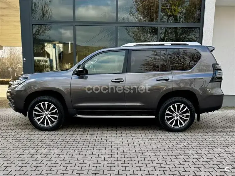 Usado Toyota Land Cruiser 204 CV (150 kW) 2021 Gris / plata SUV