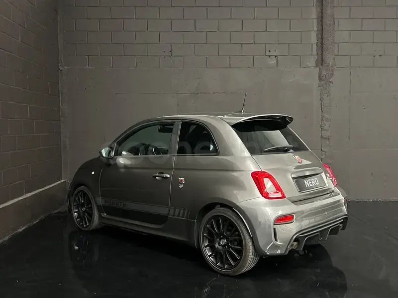 Usado Abarth 595 Competizione 180 CV (132 kW) 2017 Gris / plata Berlina