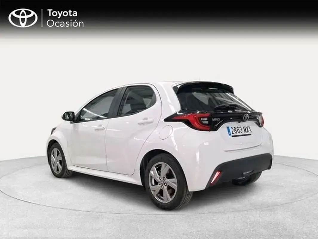 Usado Toyota Yaris Active 116 CV (85 kW) 2025 Blanco Utilitario