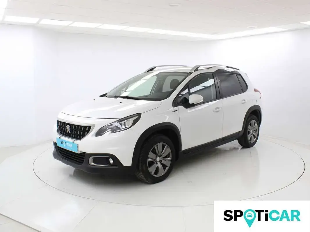 Usado Peugeot 2008 Signature Sky 110 CV (80 kW) 2019 Blanco SUV