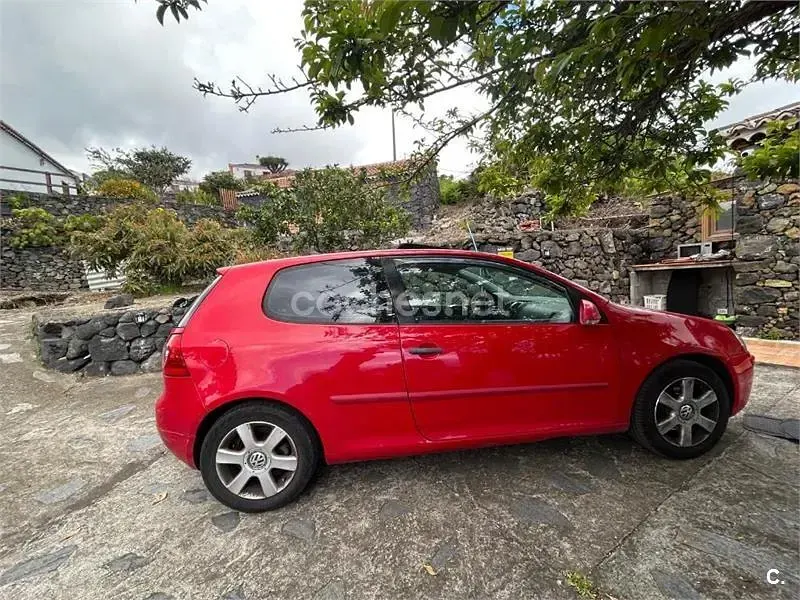 Usado VW Golf IV Highline 102 CV (75 kW) 2004 Rojo Berlina