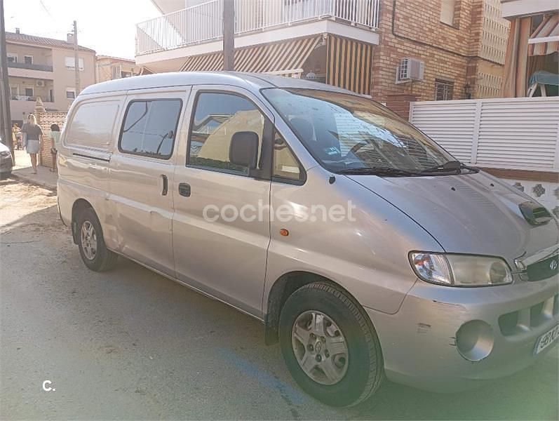 Usado Hyundai H-1 140 CV (102 kW) 2003 Gris / plata Monovolumen