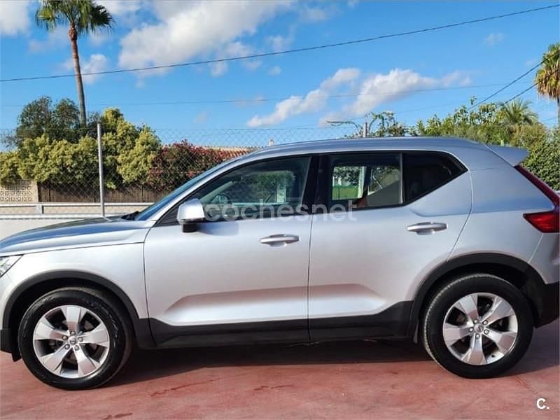 Usado Volvo XC40 Momentum 156 CV (114 kW) 2018 Gris / plata SUV