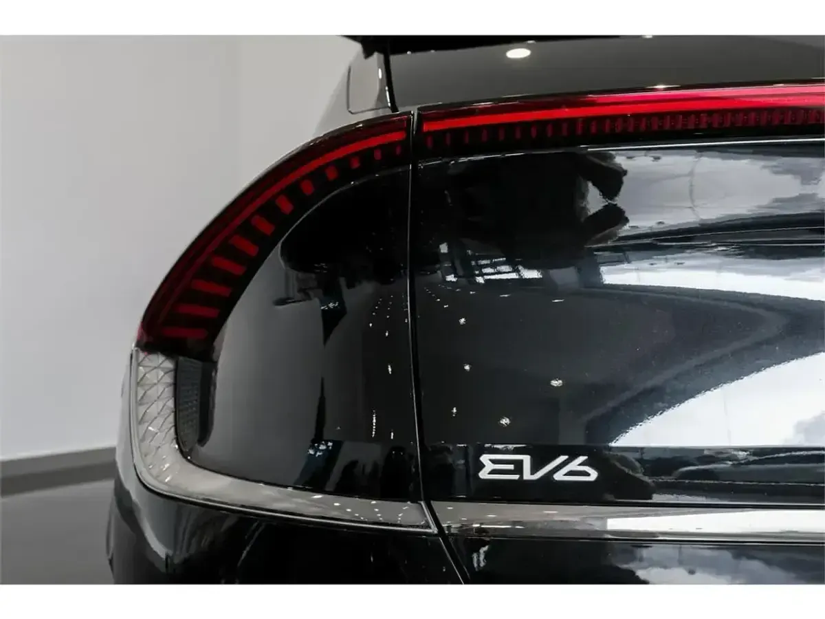 Usado Kia EV6 Air 168 kW (229 CV) 2023 Negro metalizado SUV
