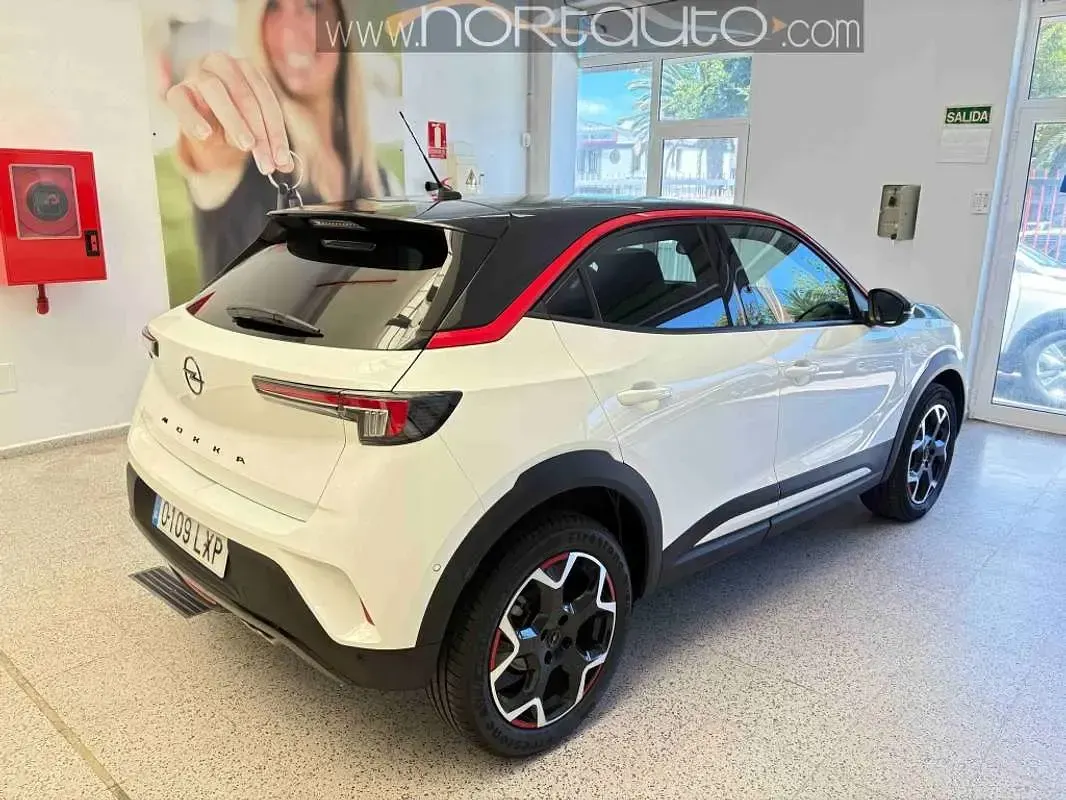 Usado Opel Mokka GS Line 131 CV (96 kW) 2022 Blanco SUV