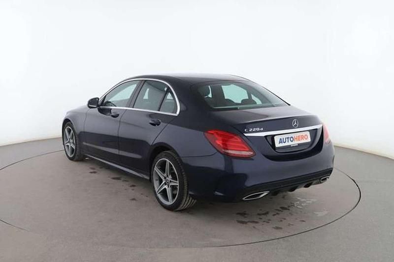 Usado Mercedes C220 AMG line 171 CV (125 kW) 2018 Azul Berlina