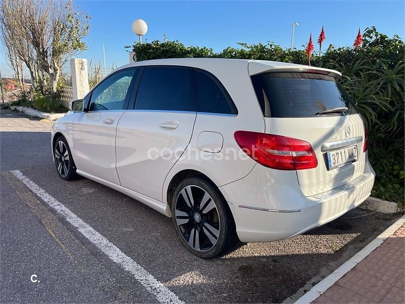 Usado Mercedes B200 136 CV (100 kW) 2012 Blanco Monovolumen