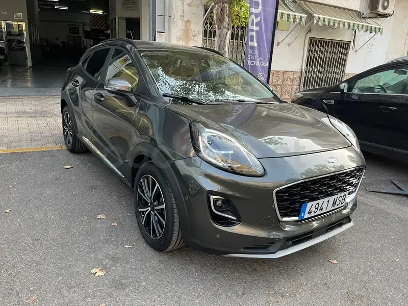 Usado Ford Puma Titanium 125 CV (91 kW) 2024 Gris / plata SUV