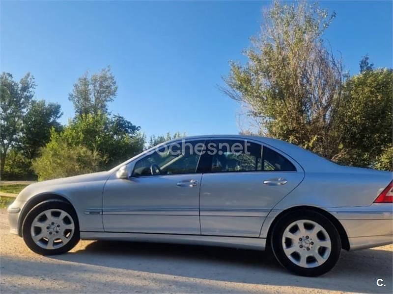 Gris / plata Usado 2005 Mercedes C220 Elegance Berlina | 8200 € (Un poco caro) - Imagen 1/4