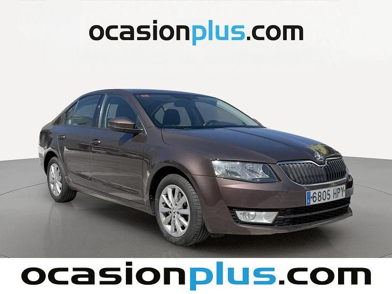 Usado Skoda Octavia Ambition 105 CV (77 kW) 2013 Marrón Berlina