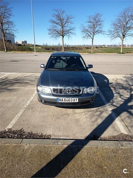 Usado Audi A4 150 CV (110 kW) 1999 Gris / plata Berlina
