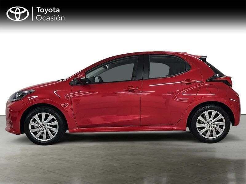 Usado Toyota Yaris Active 116 CV (85 kW) 2024 Rojo Utilitario