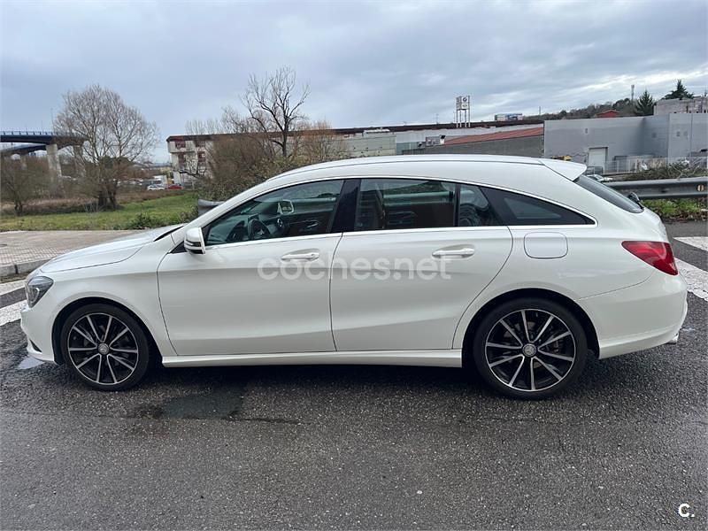 Usado Mercedes CLA200 Shooting Brake 136 CV (100 kW) 2016 Blanco Familiar