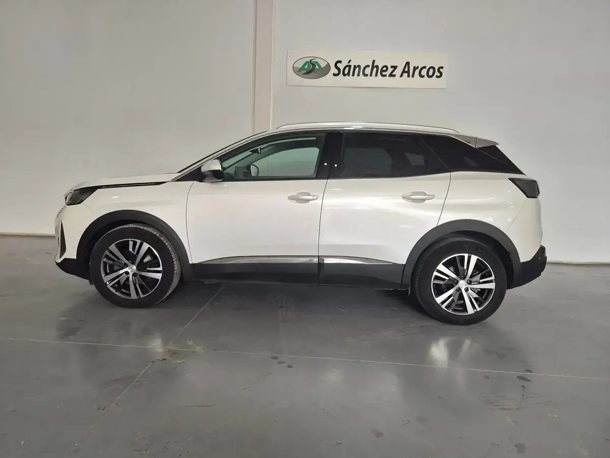 Usado Peugeot 3008 Allure 130 CV (95 kW) 2021 Blanco SUV