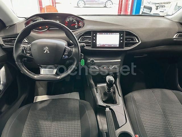 Usado Peugeot 308 Style 130 CV (95 kW) 2020 Negro Familiar