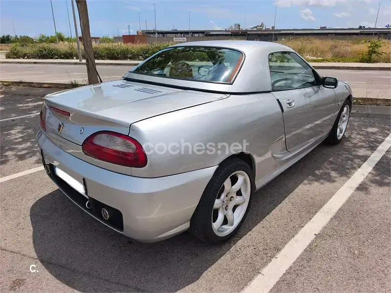 Usado MG TF 116 CV (85 kW) 2003 Gris / plata Descapotable